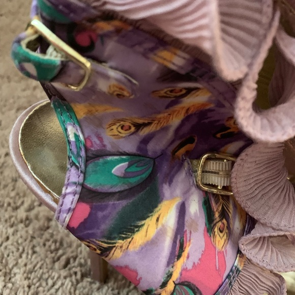 High Heel - Picture 12 of 12